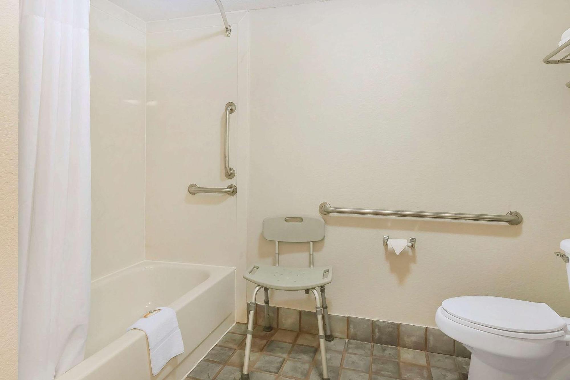 Quality Inn Charleston - Sikeston Buitenkant foto