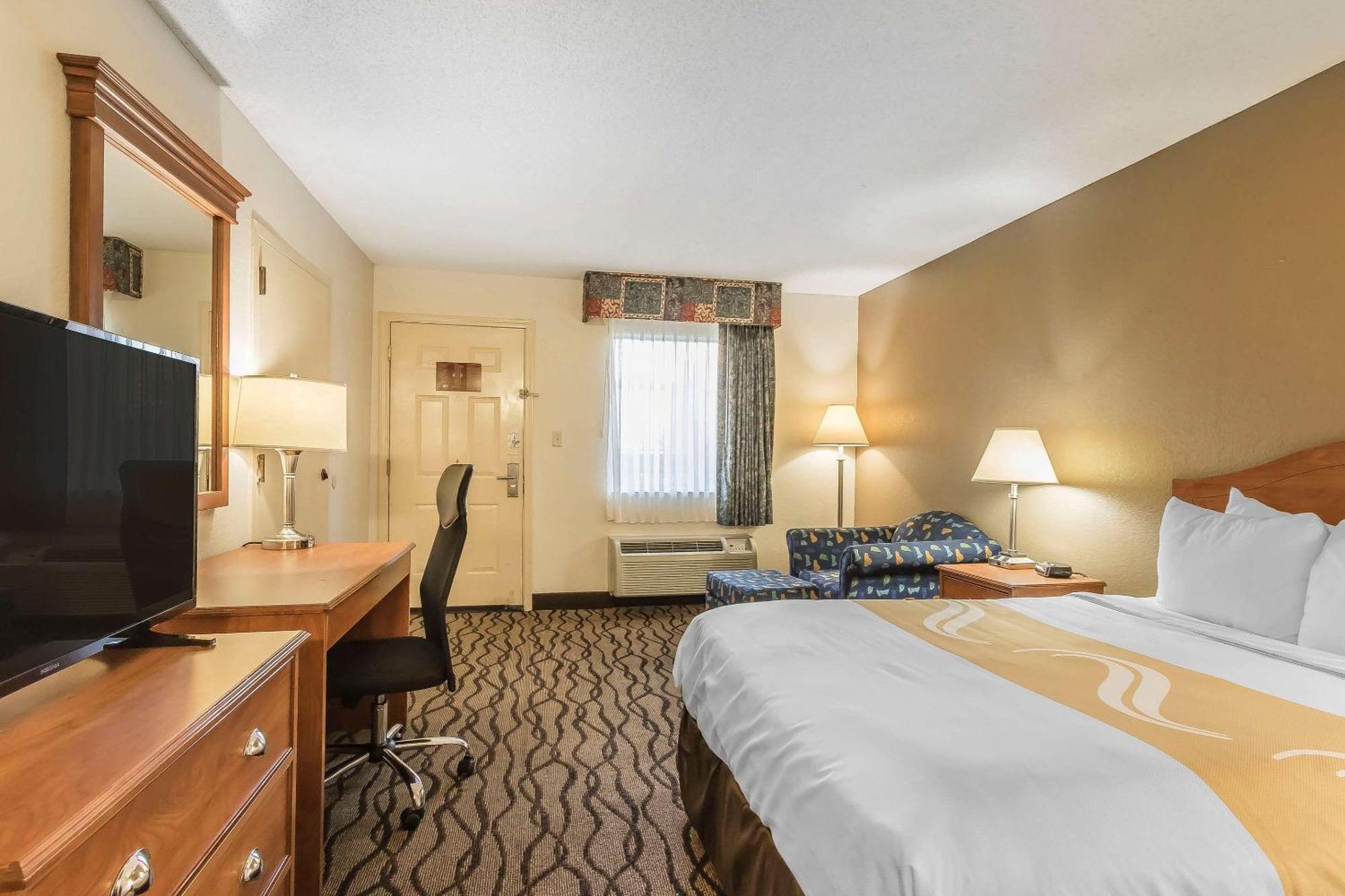 Quality Inn Charleston - Sikeston Buitenkant foto