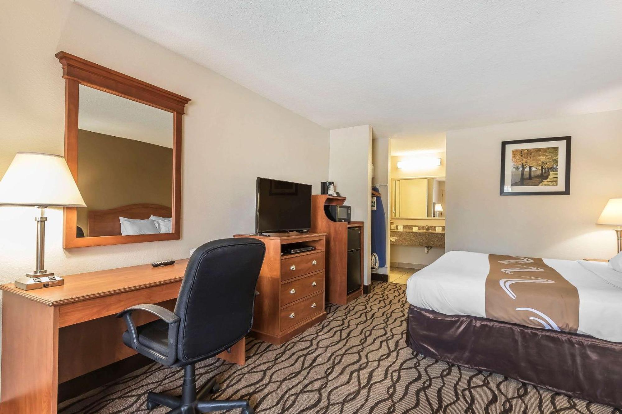 Quality Inn Charleston - Sikeston Buitenkant foto
