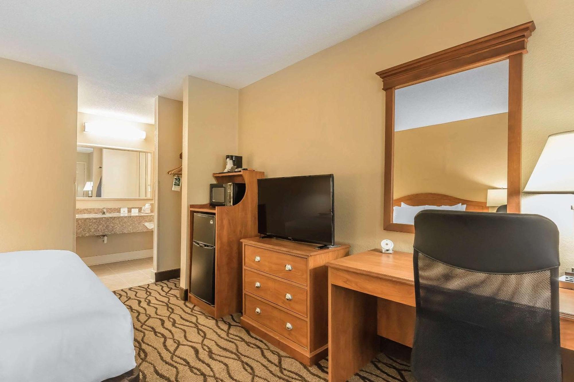 Quality Inn Charleston - Sikeston Buitenkant foto