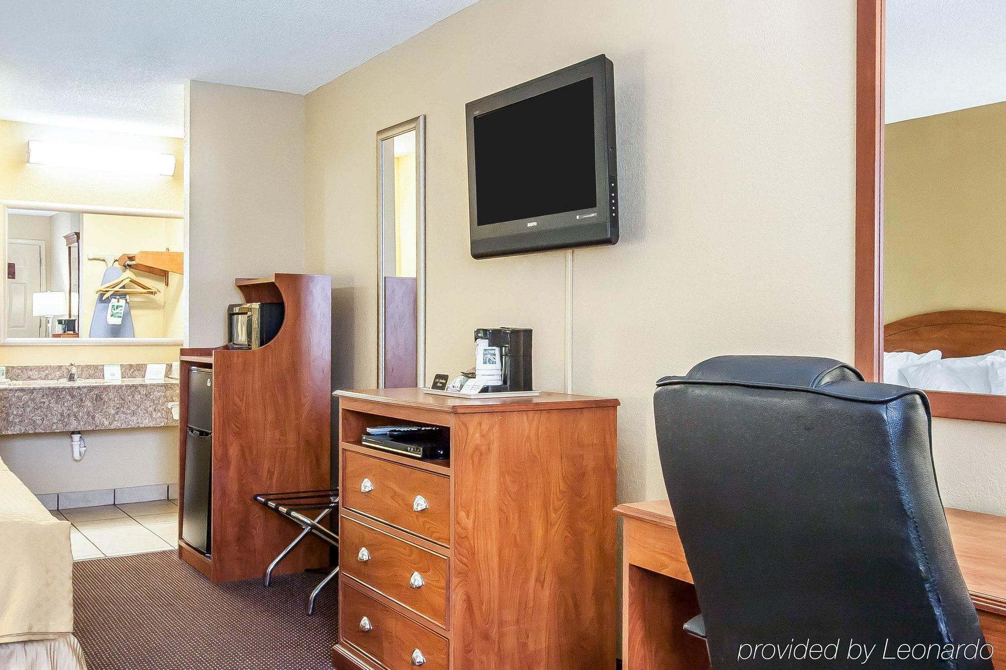 Quality Inn Charleston - Sikeston Buitenkant foto