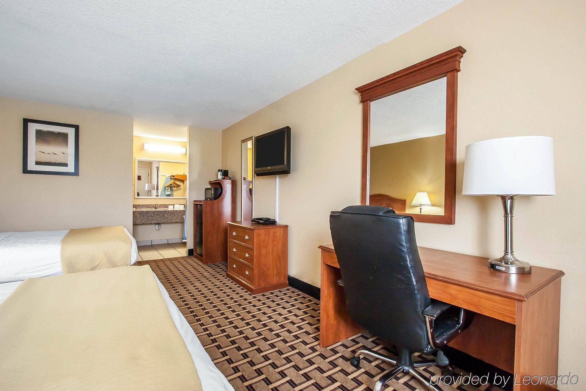 Quality Inn Charleston - Sikeston Buitenkant foto